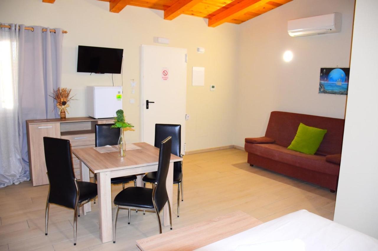 Apartamentos Giuliano Empuriabrava Exterior photo